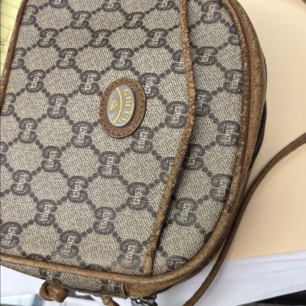 Gucci Brown Monogram Crossbody Bag(Gucci plus) Original Vintage Vintage, grab it